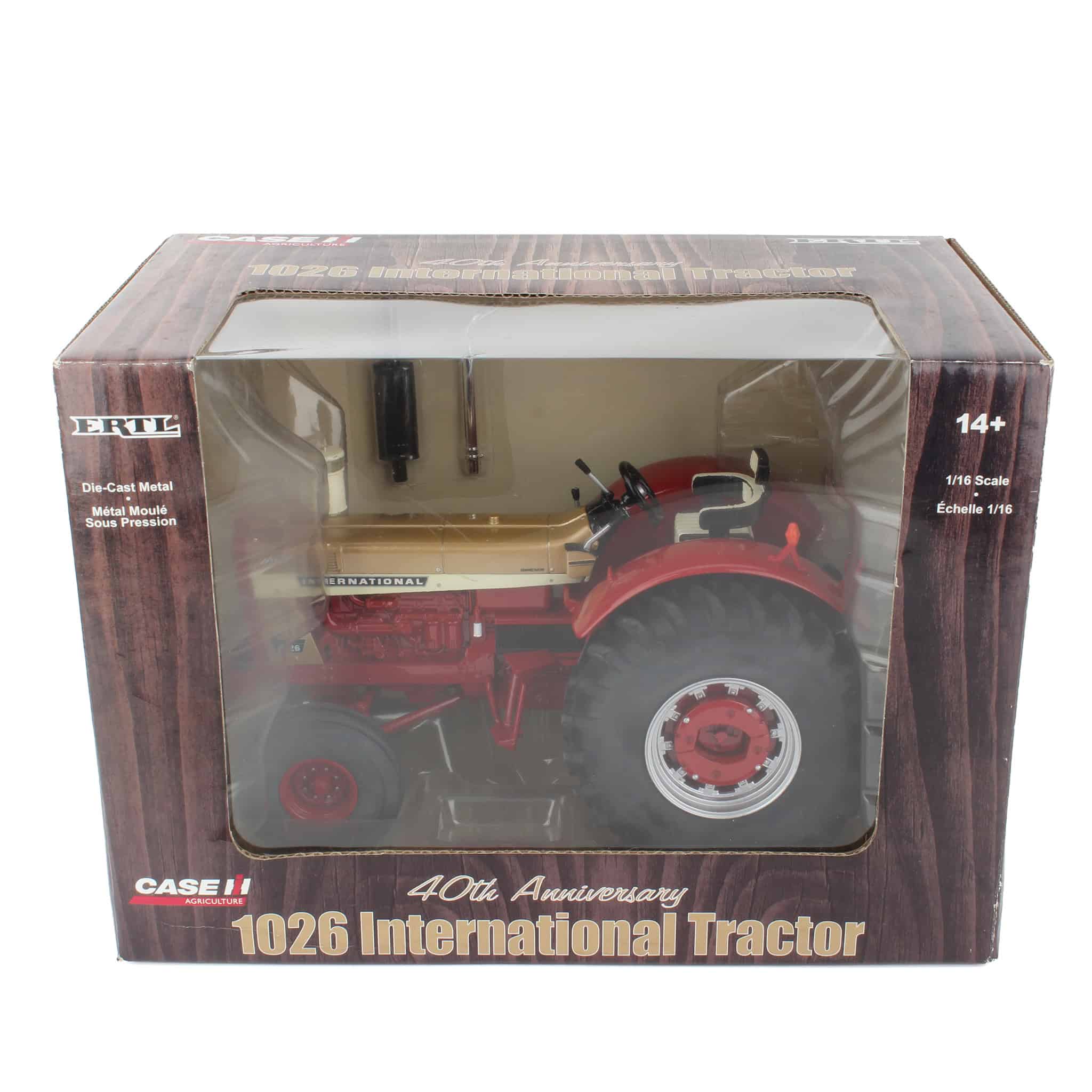1/16 International 1026 Gold Demonstrator Tractor with Wheatland Fenders, 40th Anniversary by ERTL - Image 3