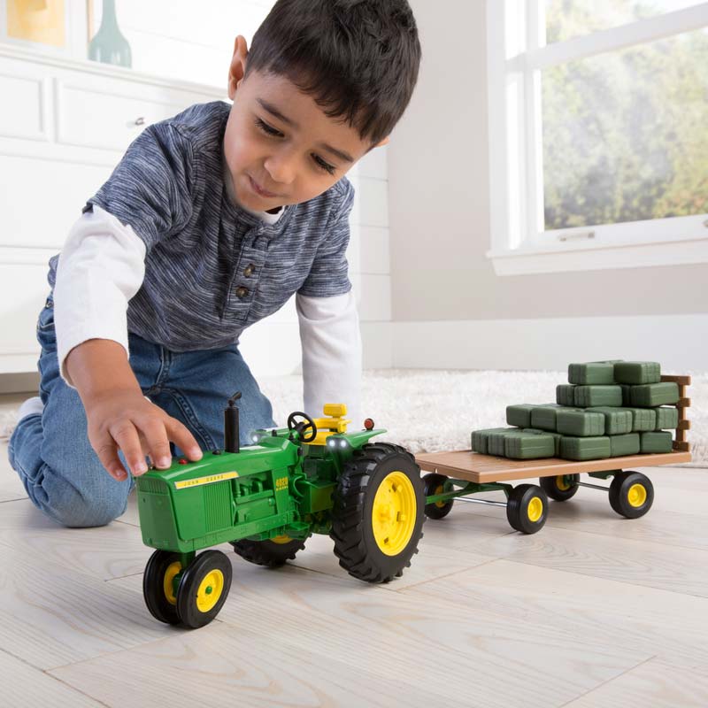 1/16 Big Farm John Deere 4020 Narrow Front with Hay Wagon and 36 Bales - Image 2