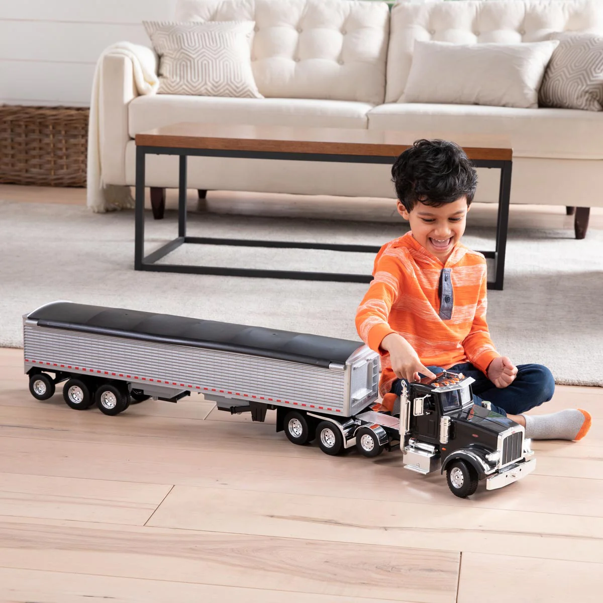 1/16 Big Roads Black Peterbilt Model 367 Semi Truck with Grain Trailer and Lights & Sounds - Image 2