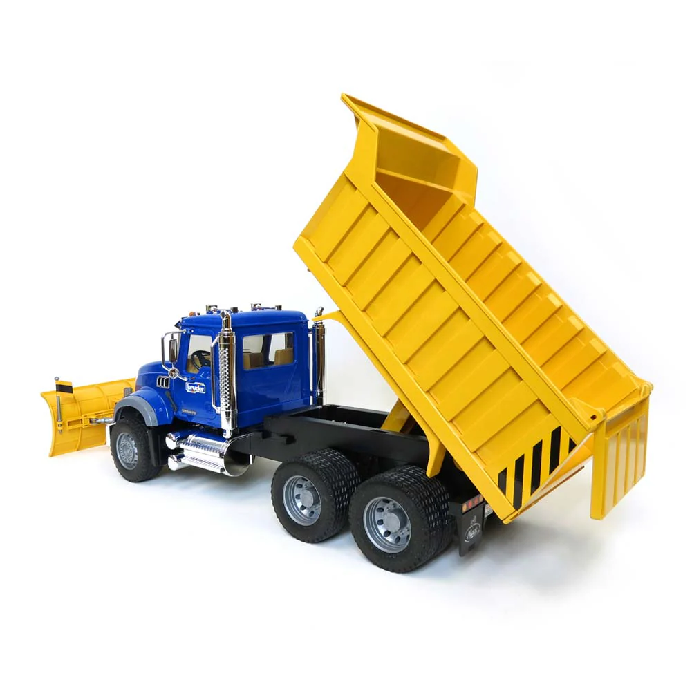 1/16 MACK Granite Dump Truck with Snow Plow and Flashing Lights by Bruder - Image 3