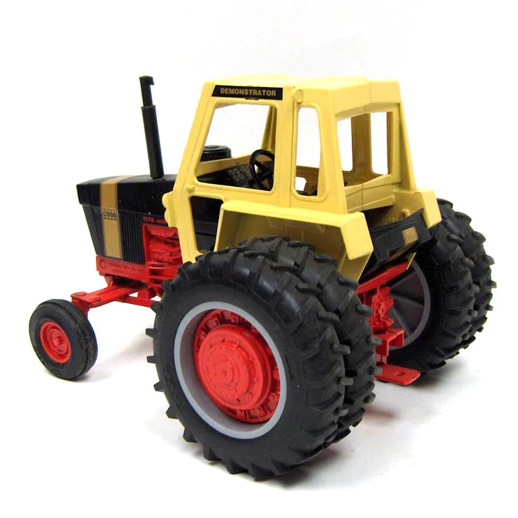 1/16 Case 1170 Golden Demonstrator Tractor by ERTL, National Farm Toy Show November 1996 - Image 2