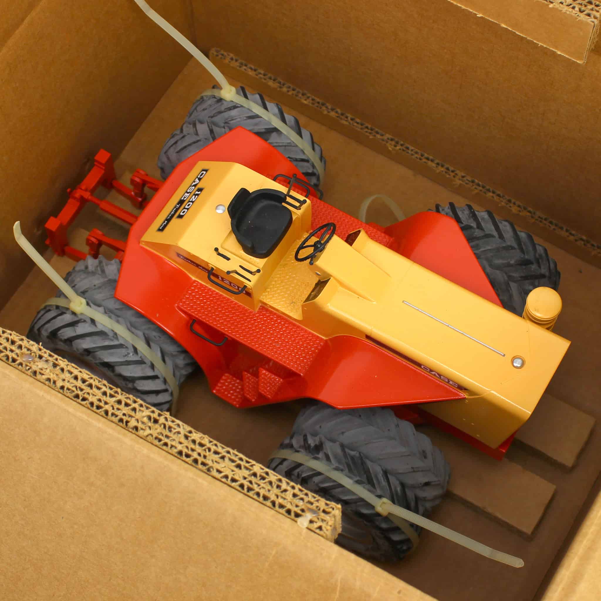 1/16 Case 1200 4WD Tractor with Duals by Precision Engineering - Image 2