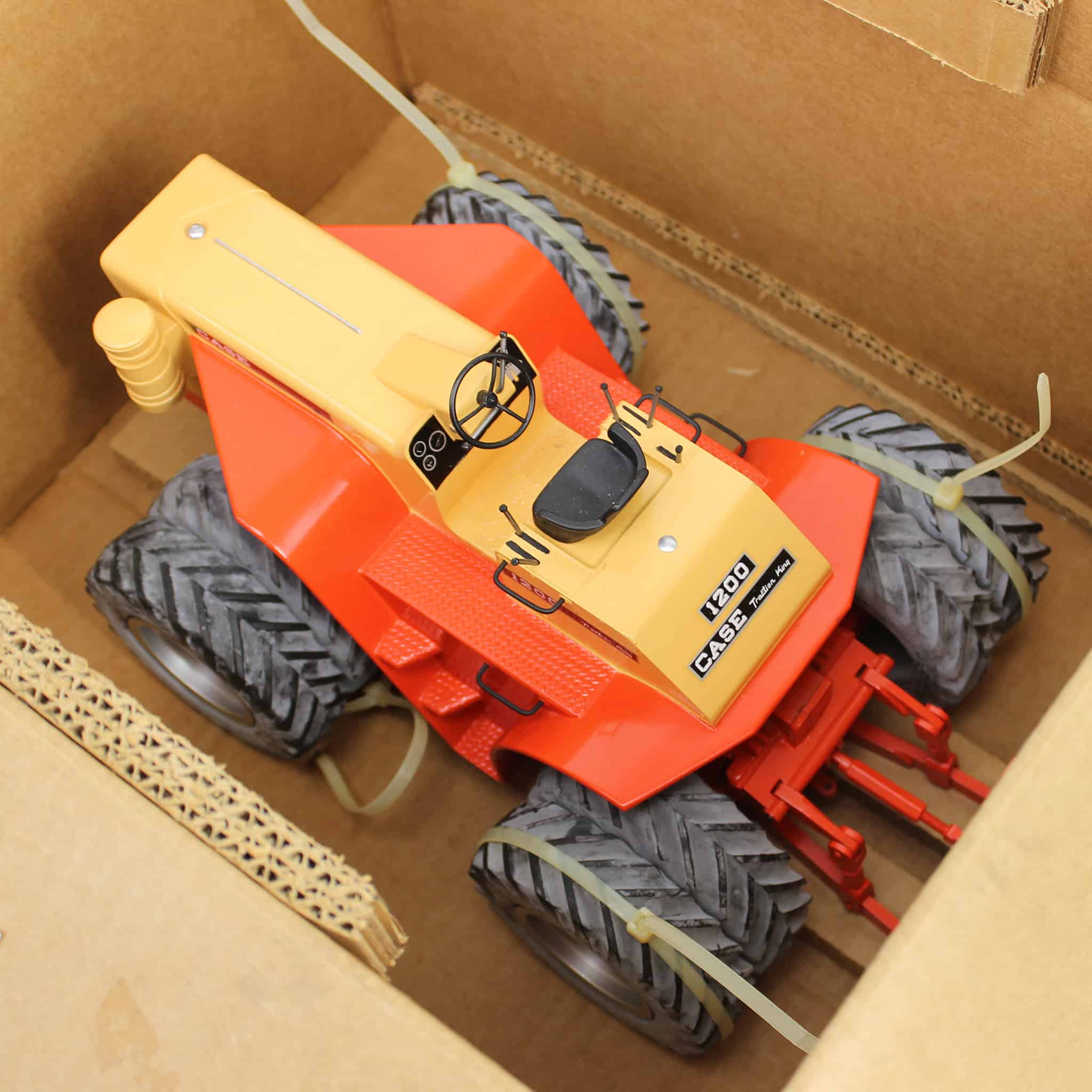1/16 Case 1200 4WD Tractor with Duals by Precision Engineering - Image 3