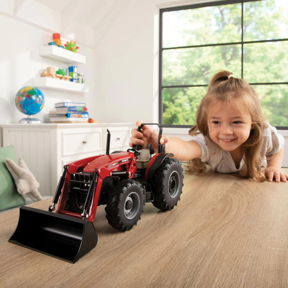 1/16 Case IH Farmall 115A Tractor with L575 Loader by ERTL - Image 6