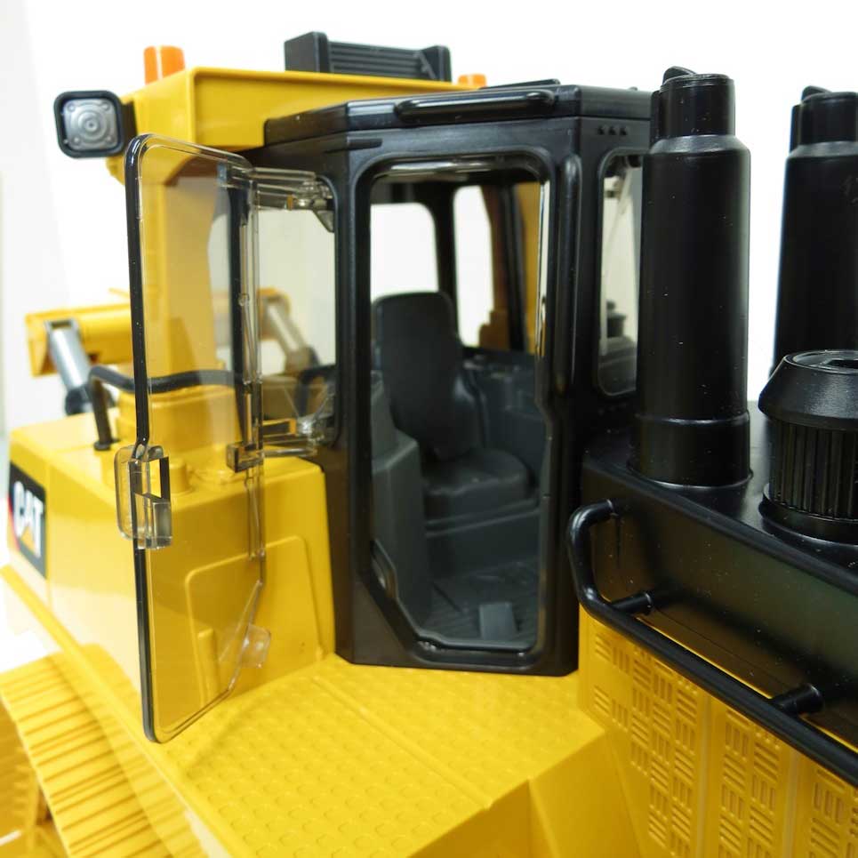 1/16 CAT Large Track-Type Bulldozer by Bruder - Image 5