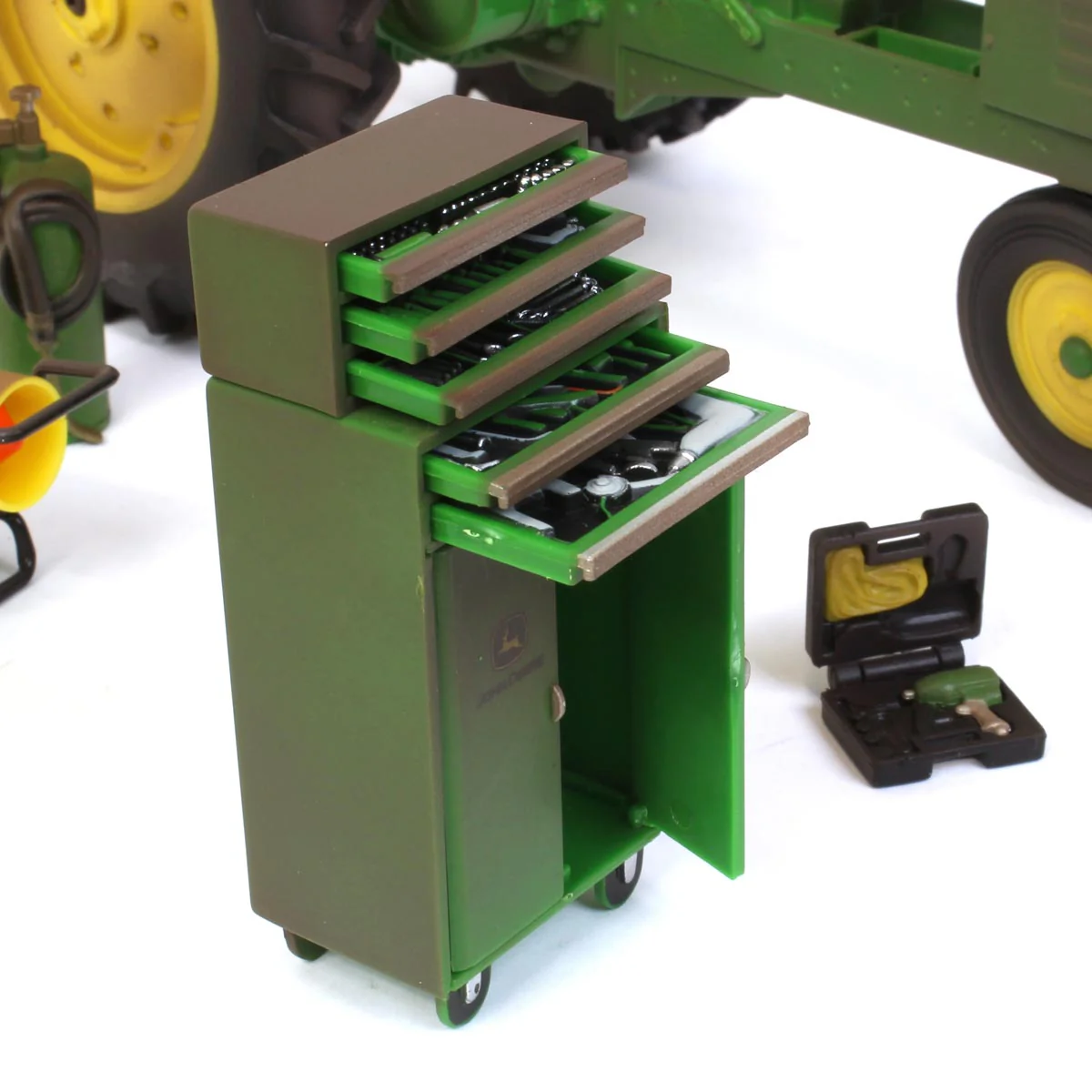 Dusty Edition ~ 1/16 John Deere Styled A "Barn Finds" Tractor, ERTL 75th Anniversary - Image 5