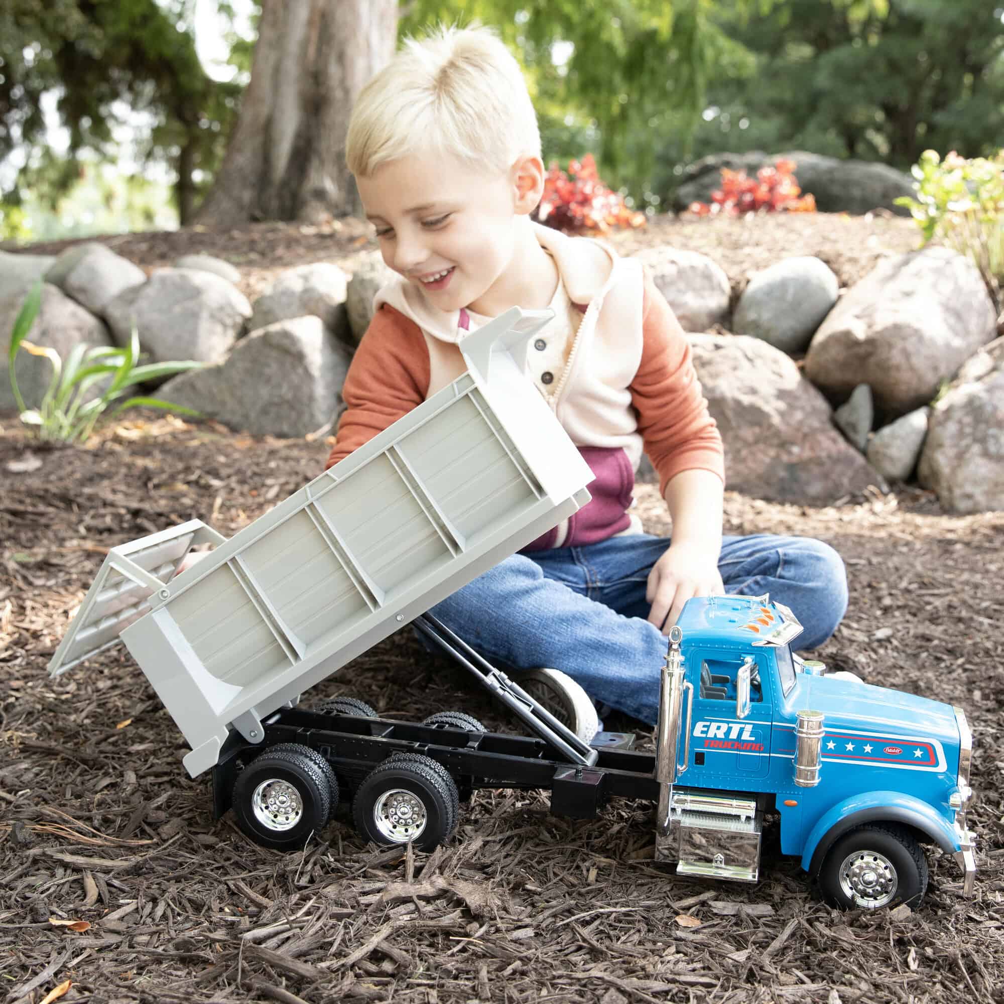 1/16 Big Farm ERTL Peterbilt Model 367 Dump Truck - Image 8
