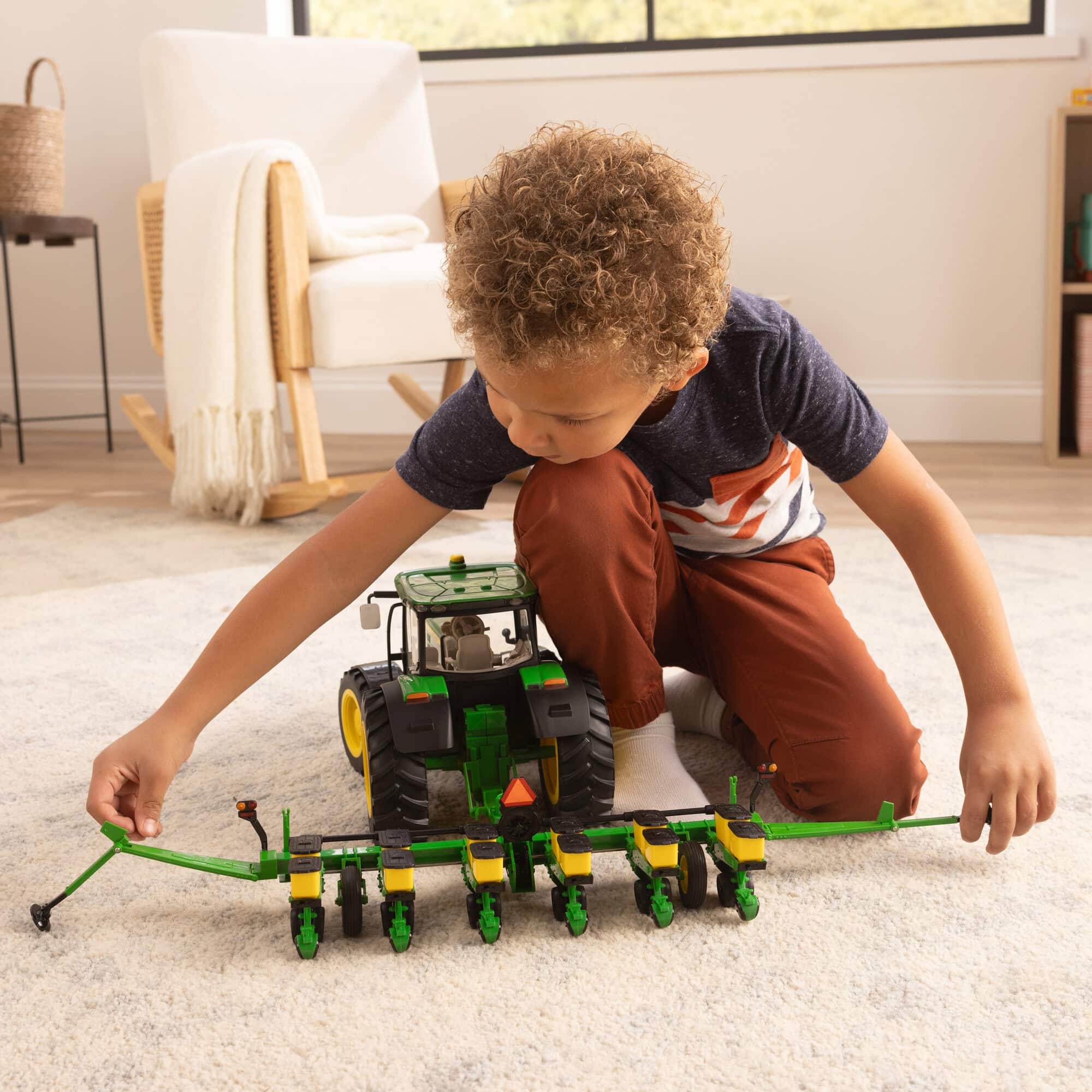 1/16 John Deere 6210R Toy Tractor with Lights & Sounds and 6 Row Planter, ERTL Big Farm - Image 10