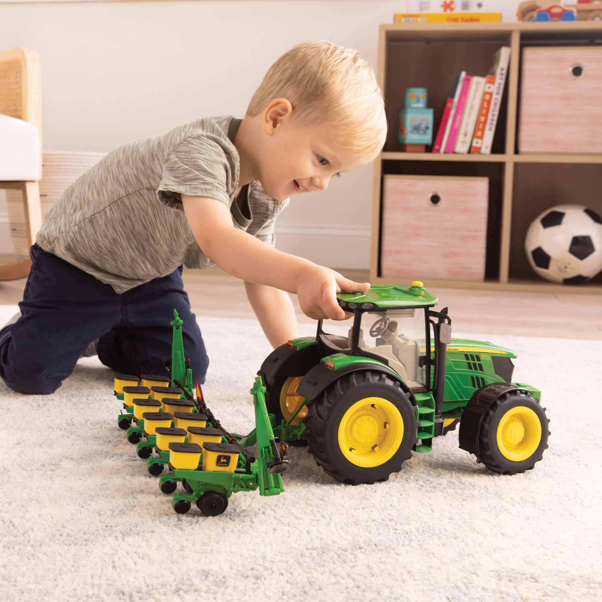 1/16 John Deere 6210R Toy Tractor with Lights & Sounds and 6 Row Planter, ERTL Big Farm - Image 9