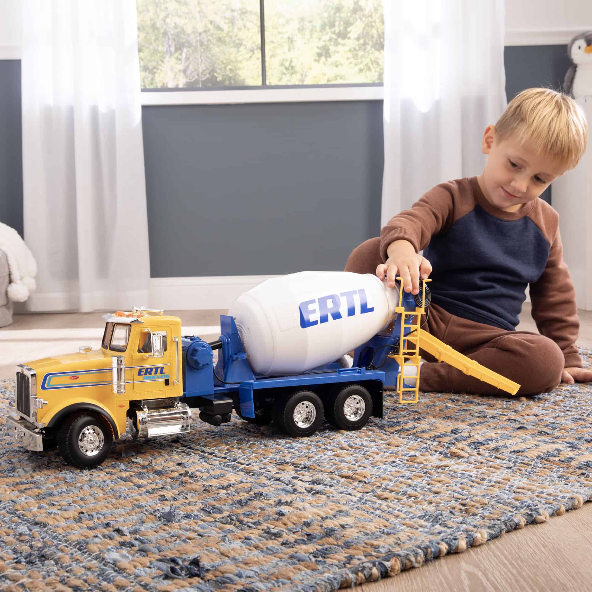 1/16 Big Farm Peterbilt Model 367 Cement Mixer Truck, ERTL Yellow & Blue, - Image 5