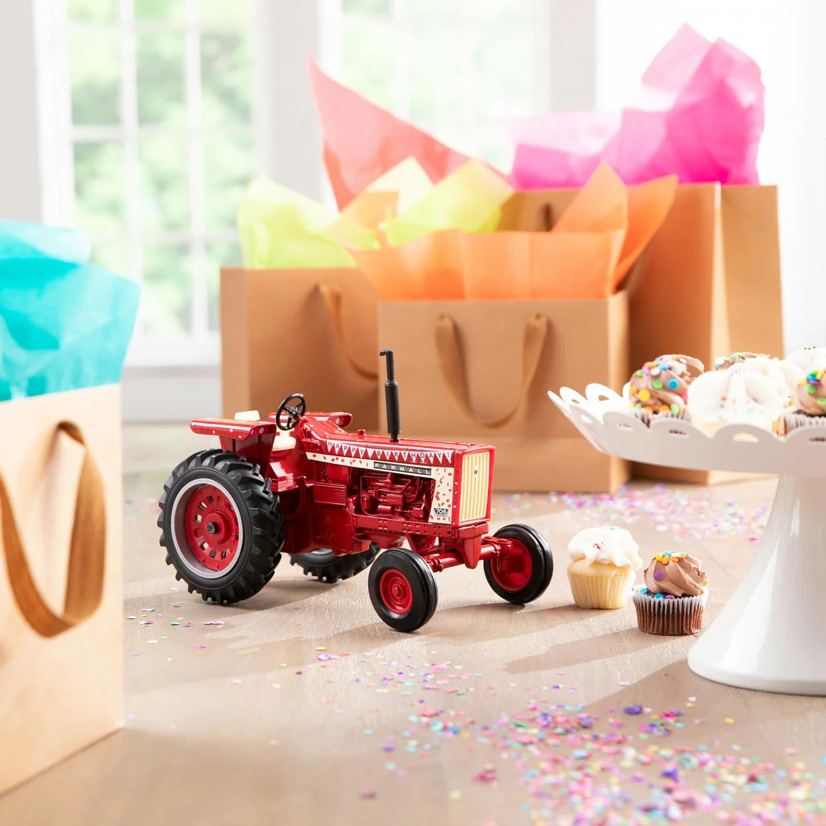 1/16 IH Farmall 706 Tractor with "Happy Birthday" Graphics by ERTL - Image 6