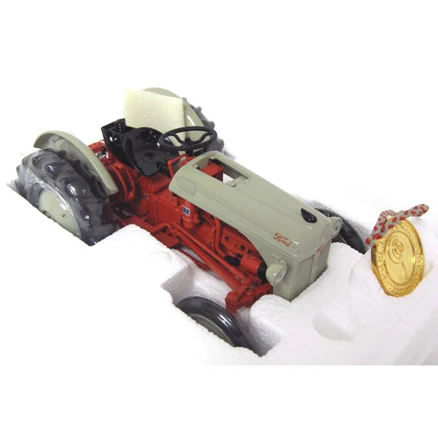 1/16 Ford 8N Tractor, Precision Series #3 by ERTL - Image 2