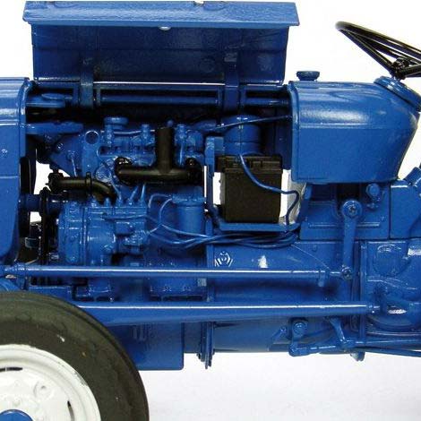 1/16 Ford Dexta 2000 Super Diesel Tractor by Universal Hobbies - Image 3