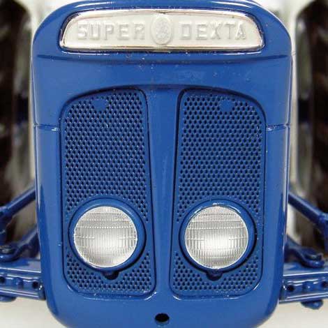 1/16 Ford Dexta 2000 Super Diesel Tractor by Universal Hobbies - Image 5