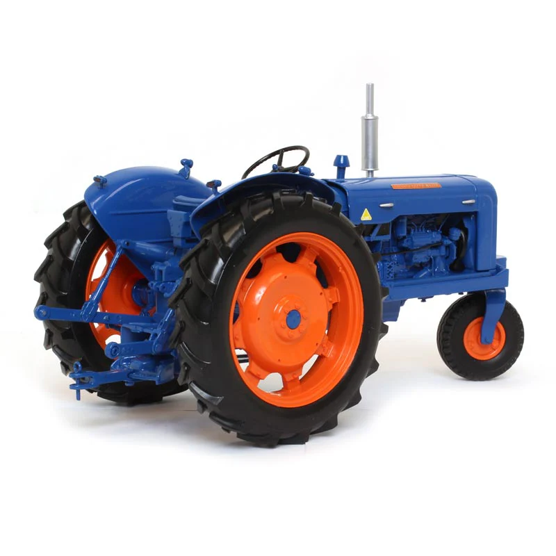 1/16 Fordson Super Major Tricycle Row Crop Tractor by Universal Hobbies - Image 3