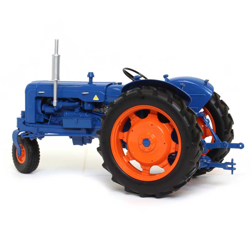 1/16 Fordson Super Major Tricycle Row Crop Tractor by Universal Hobbies - Image 5