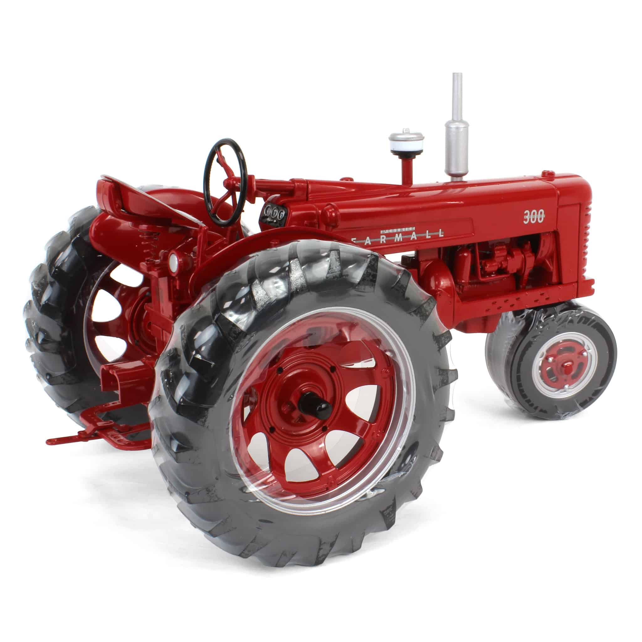 1/16 IH Farmall 300 Gas Tractor with Narrow Front - Image 3
