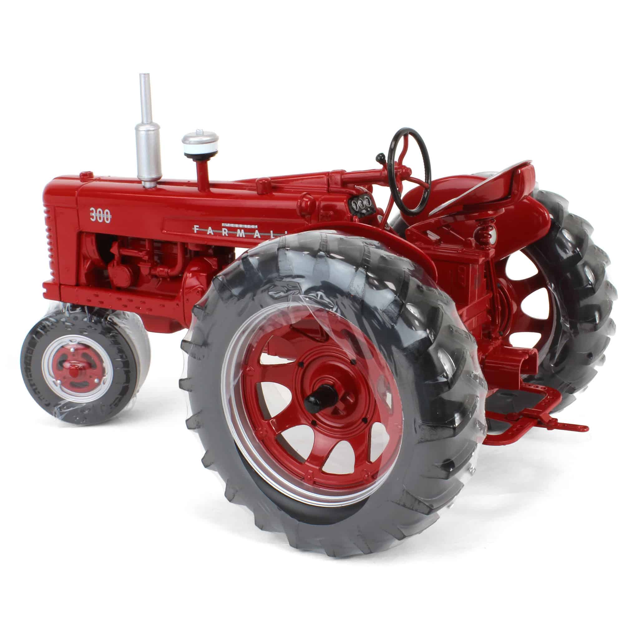 1/16 IH Farmall 300 Gas Tractor with Narrow Front - Image 4