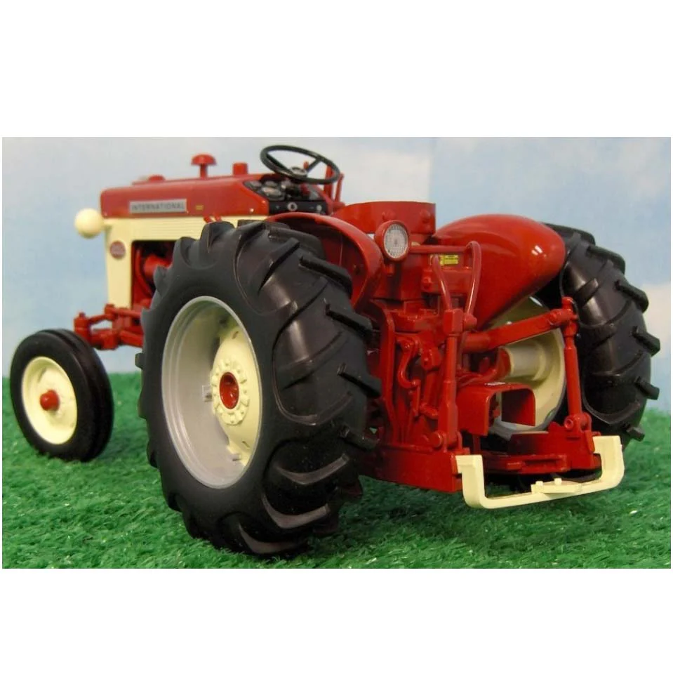 1/16 International 340 Diesel Tractor by SpecCast, 2007 Lafayette Farm Toy Show - Image 2