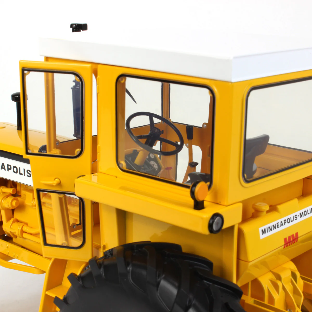 1/16 Minneapolis Moline G1000 Vista 2WD Tractor with Cab by SpecCast - Image 5