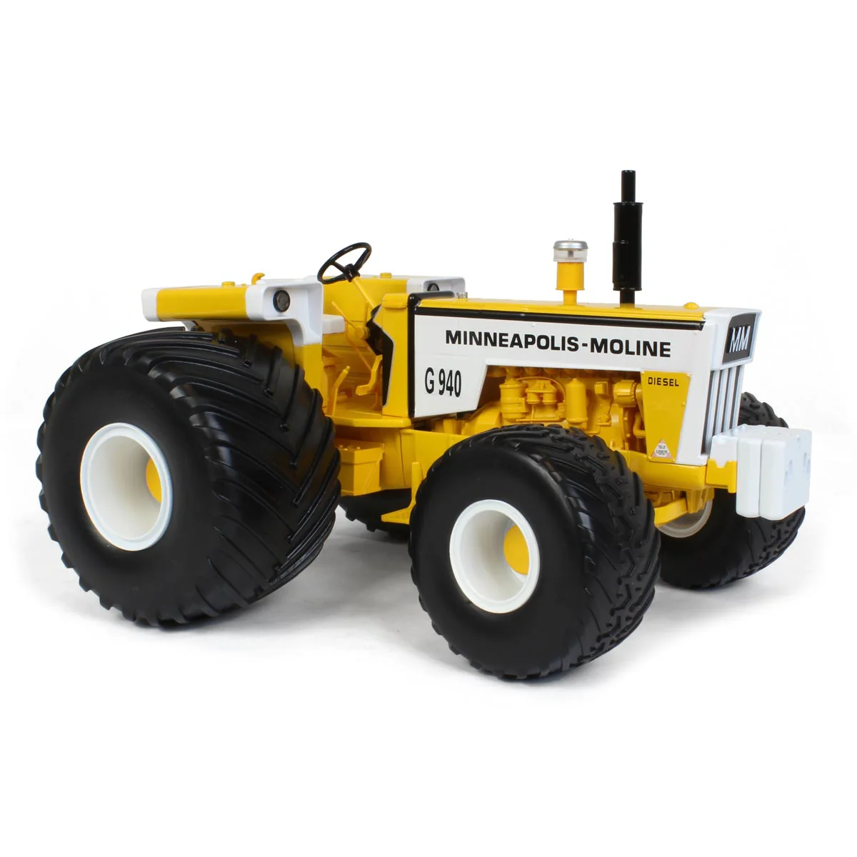 1/16 Minneapolis Moline G940 Tractor with Large Terra Tires by SpecCast - Image 2