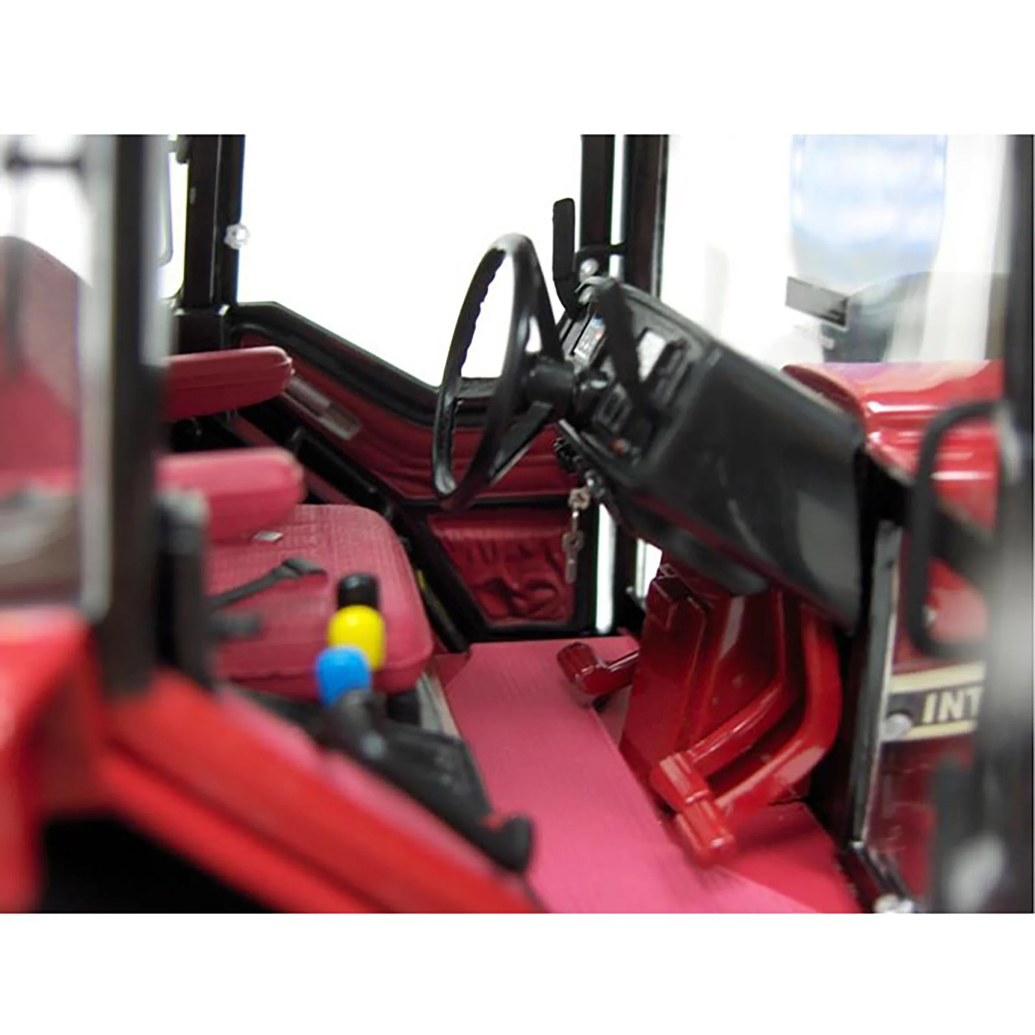 1/16 International 1086 Tractor, Key Precision Series #6 by ERTL - Image 2
