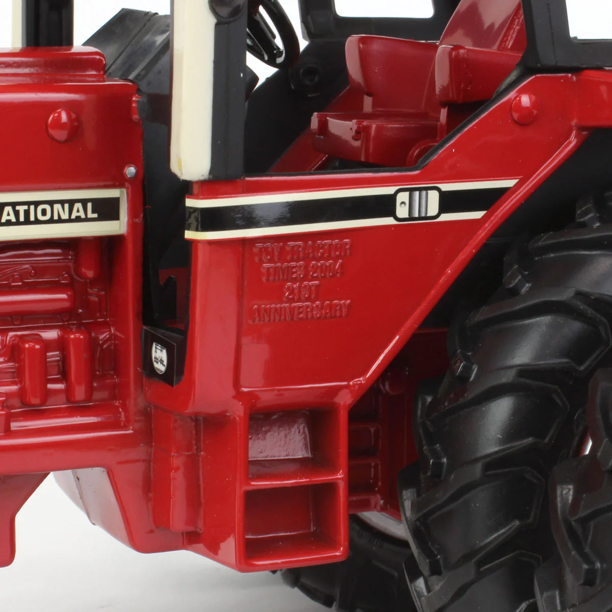 1/16 IH Farmall 1086 Tractor with Cab & Precision Duals by ERTL, 2005 Toy Tractor Times Limited Edition - Image 5