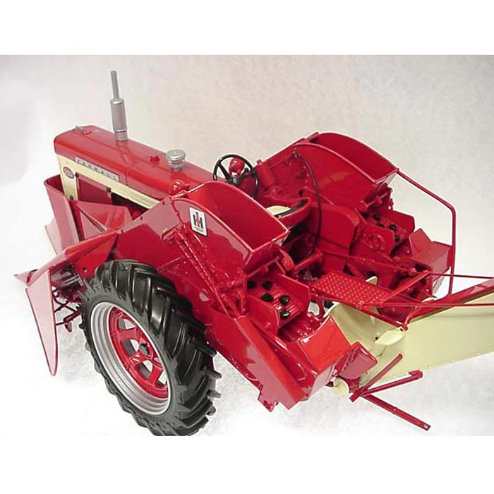 1/16 IH Farmall 560 Tractor with 2-MH Corn Picker, Precision Series #14 by ERTL - Image 2