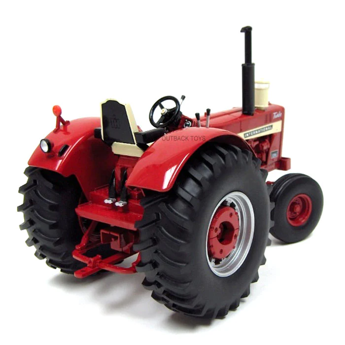 1/16 International 1256 with Wheatland Fenders by ERTL - Image 3