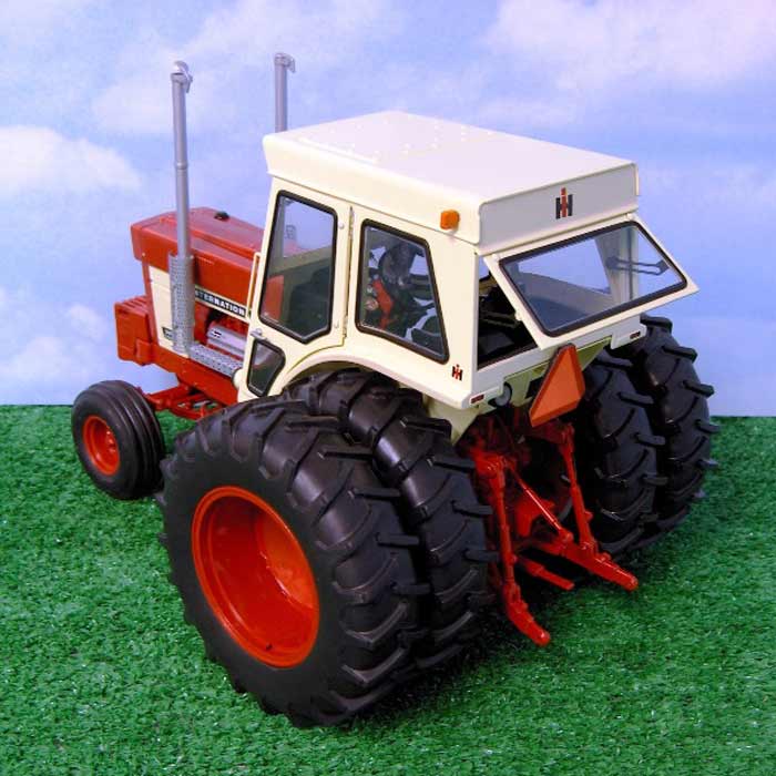 1/16 International 1468 with Duals, Precision Key Series #3 by ERTL - Image 3