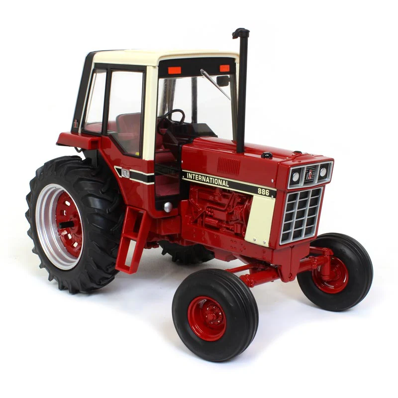 1/16 International 886 Tractor with Cab by ERTL, 2018 National Farm Toy Show - Image 3
