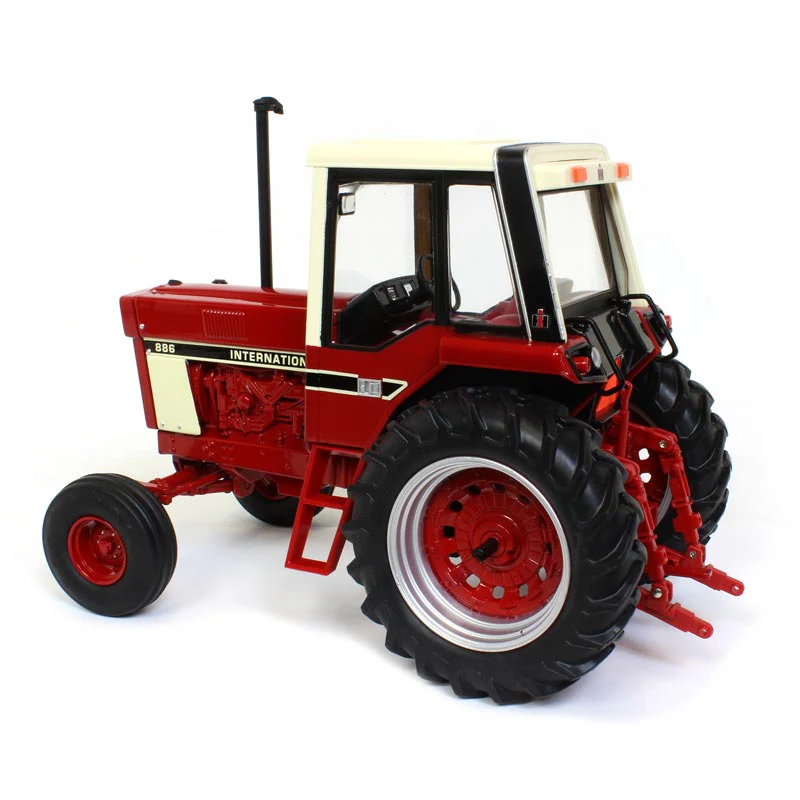 1/16 International 886 Tractor with Cab by ERTL, 2018 National Farm Toy Show - Image 5