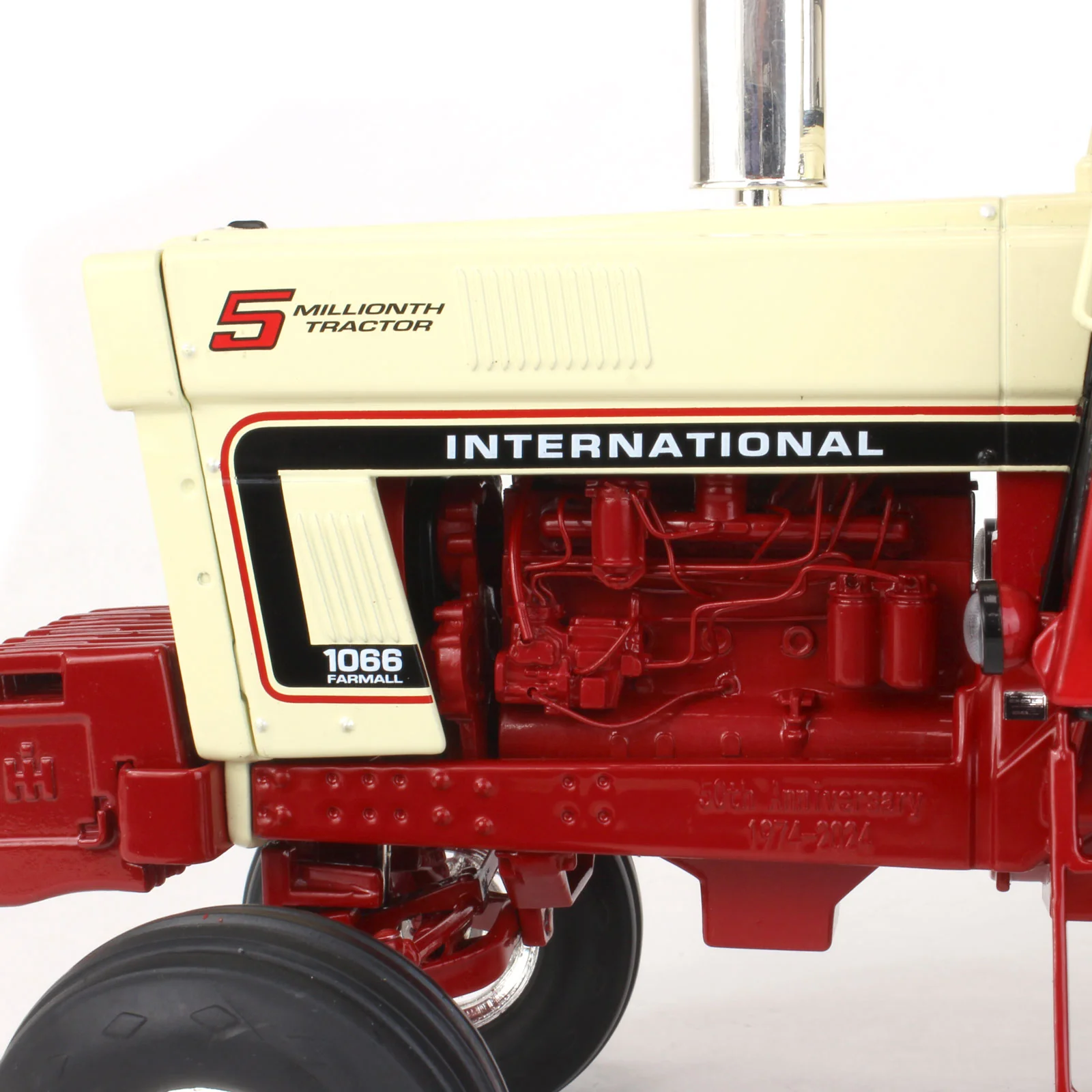 (B&D) 1/16 International Harvester 1066 5 Millionth Tractor, 50th Anniversary, ERTL Precision - Cosmetic Imperfections - Image 7