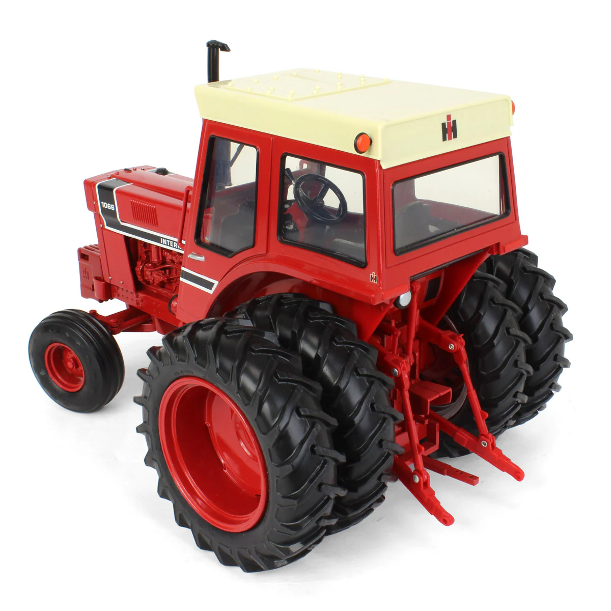 1/16 International 1066 Red Cab with Precision Duals, 2006 Toy Tractor Times - Image 4