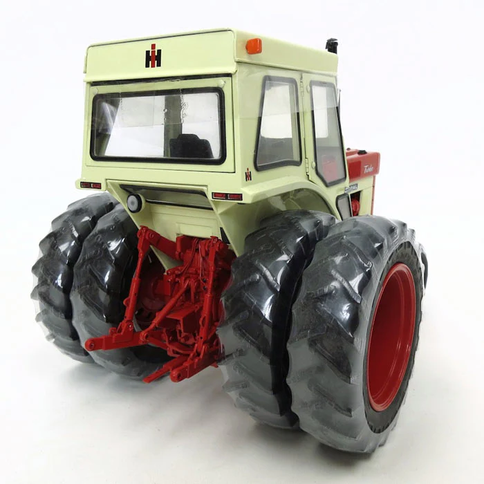 1/16 International Harvester 1466 Turbo Tractor with White Cab and Duals, Precision Series #18 by ERTL - Image 5
