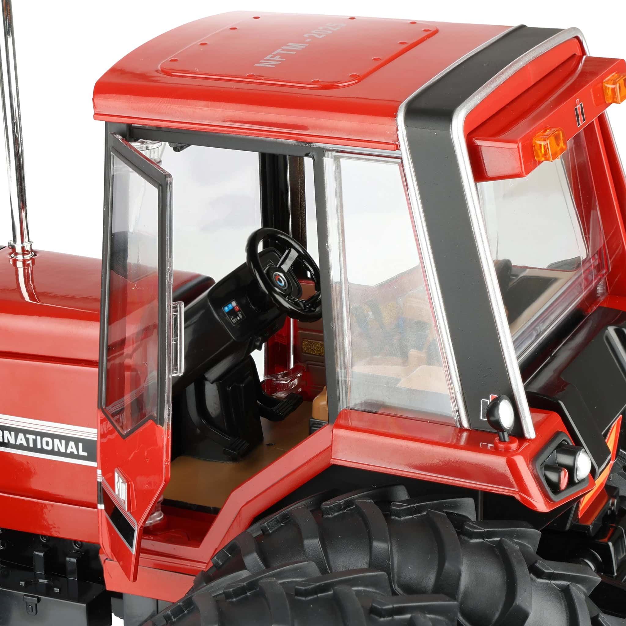 1/16 International Harvester 5088 Tractor, 2025 National Farm Toy Museum - Image 6