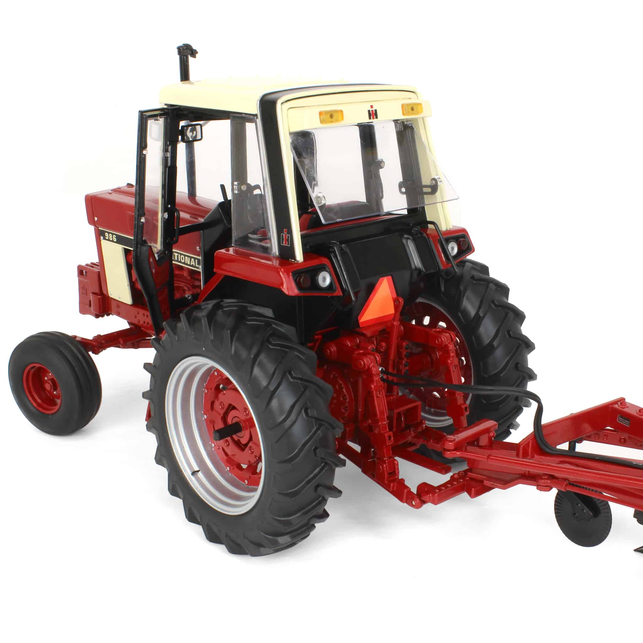 1/16 International Harvester 986 Tractor with Cab & 720 Plow, ERTL Precision Heritage Series - Image 6
