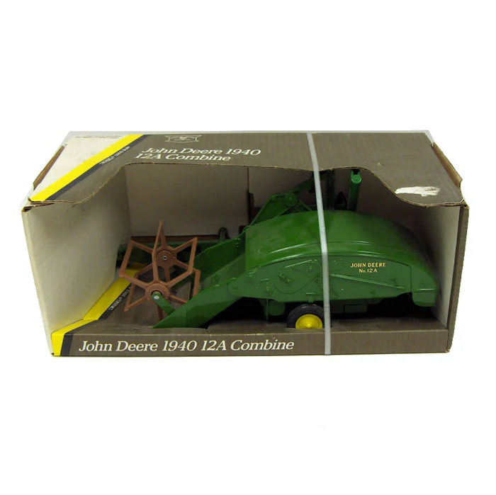 1/16 1940 John Deere 12A Combine with Plastic Reel by ERTL