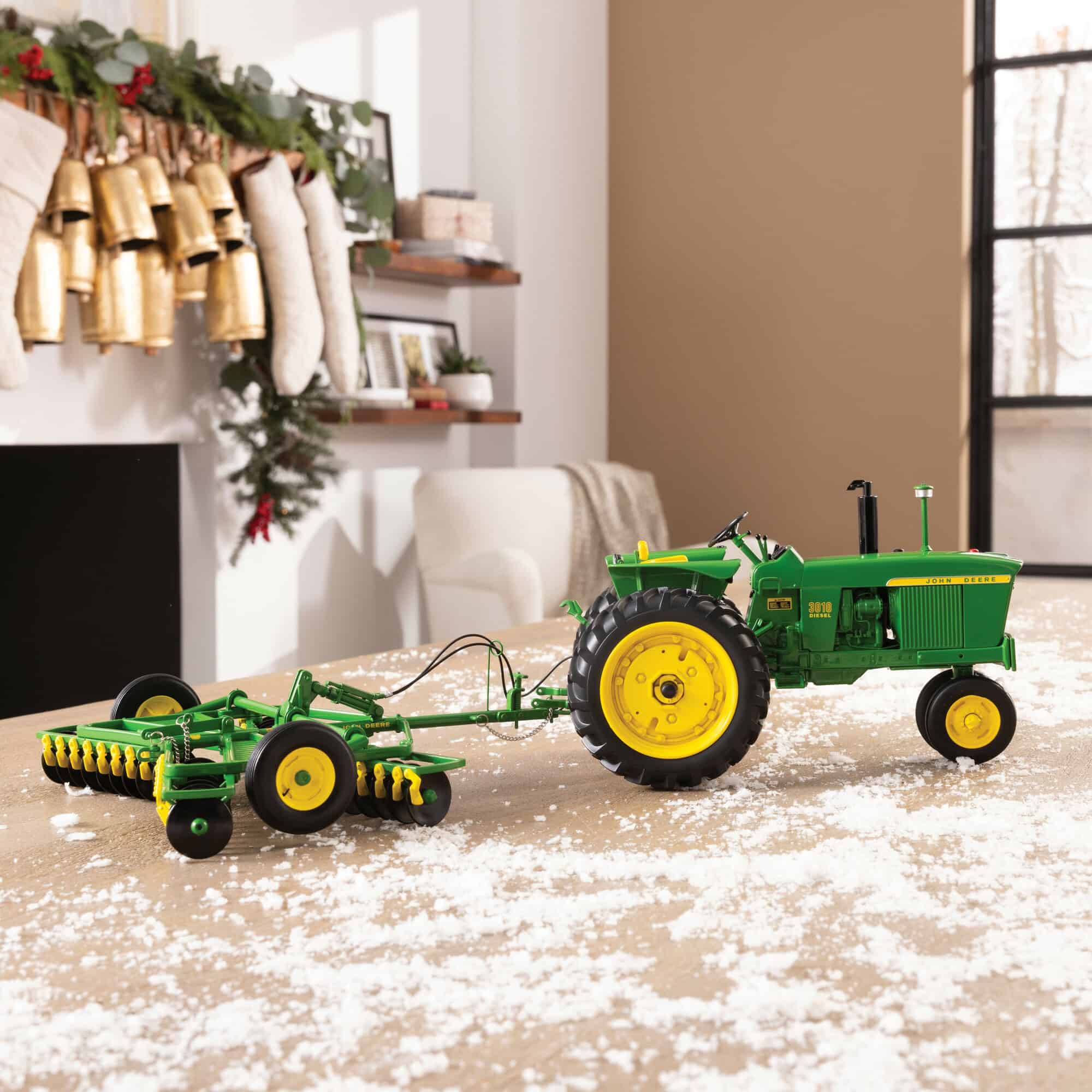 1/16 John Deere 3010 Diesel Tractor with RW Disk, ERTL Precision Heritage Series - Image 10