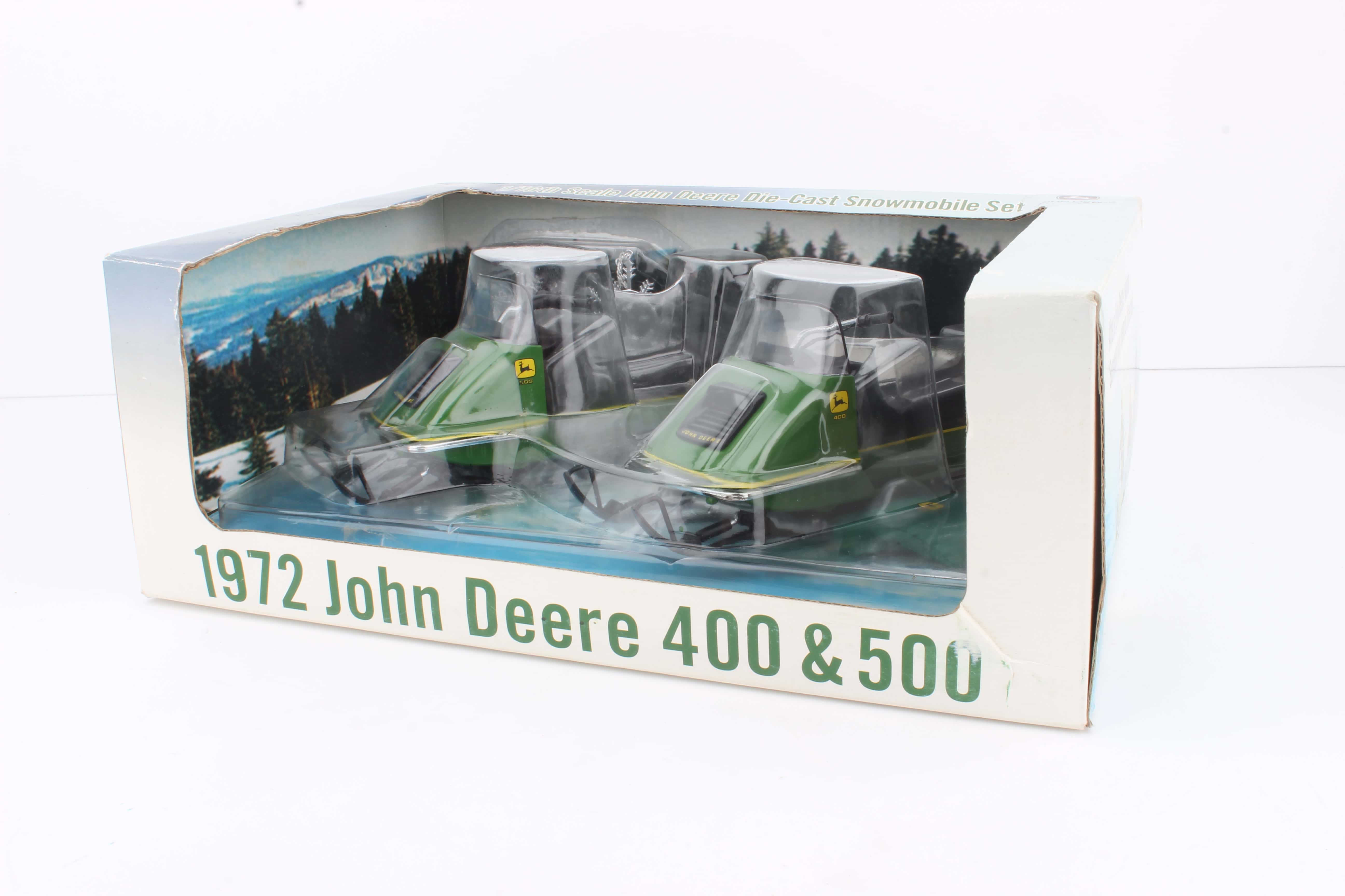 1/16 John Deere 400 & 500 Snowmobile Historical Series Dealer Set with Covers & Medallions - Image 3
