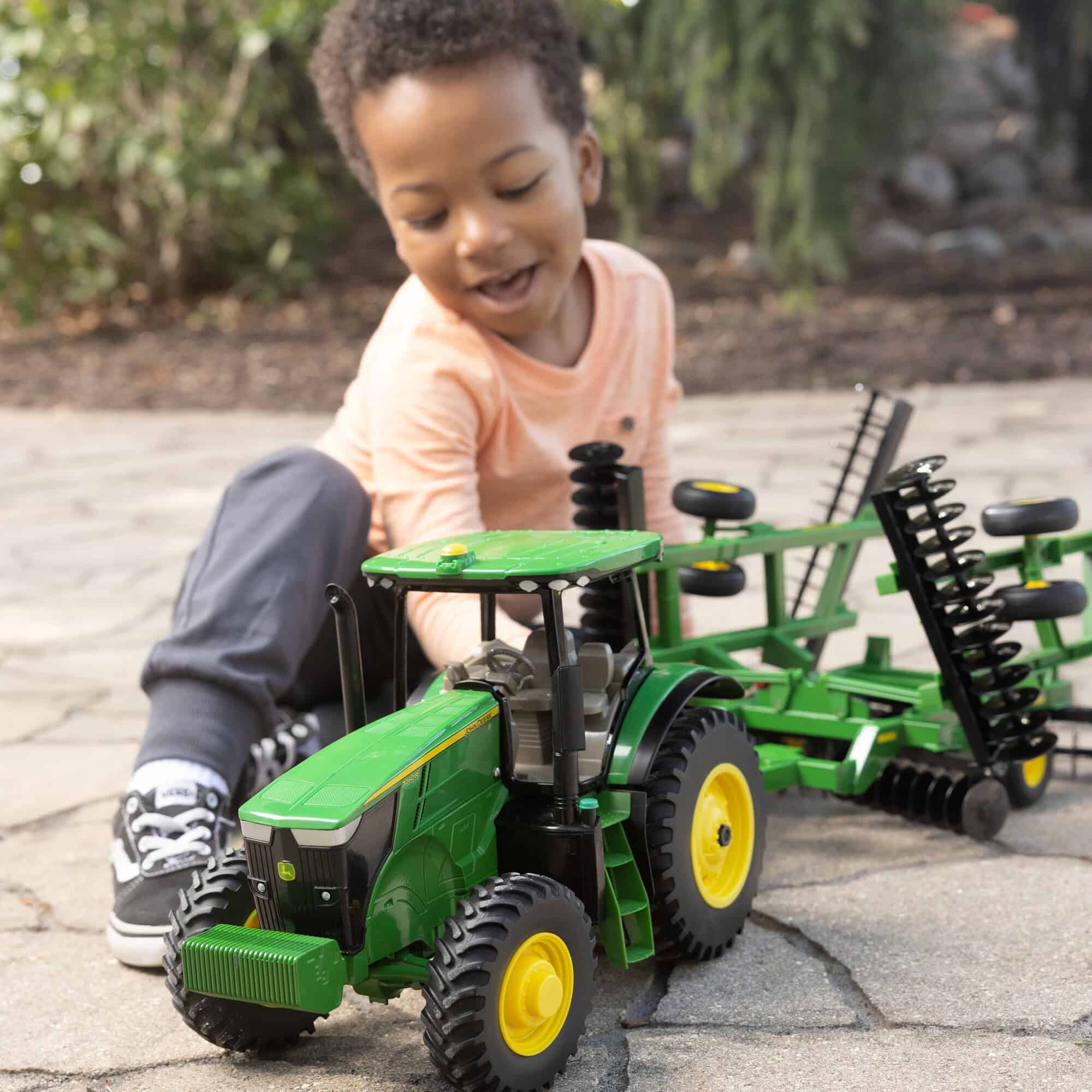 1/16 John Deere 637 Flex Fold Disk, ERTL Replica Play - Image 12