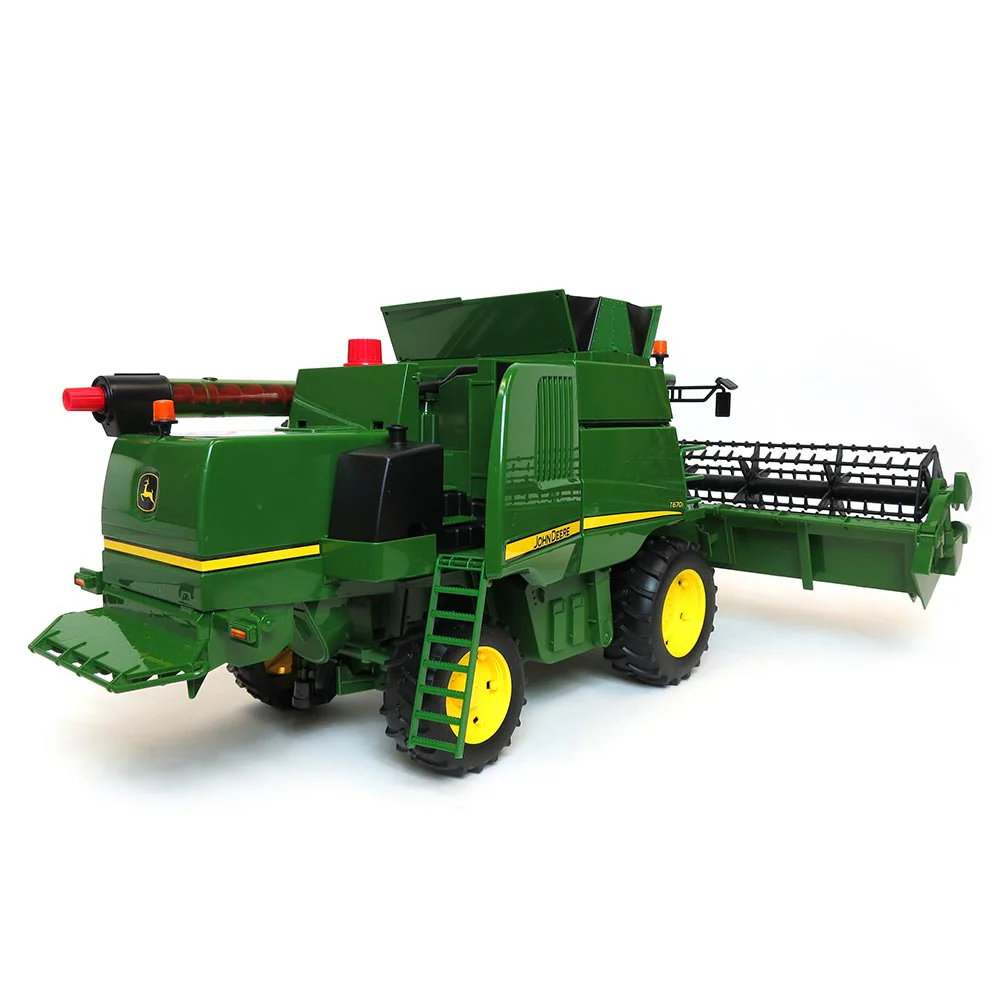 1/16 John Deere T670i Combine by Bruder - Image 3