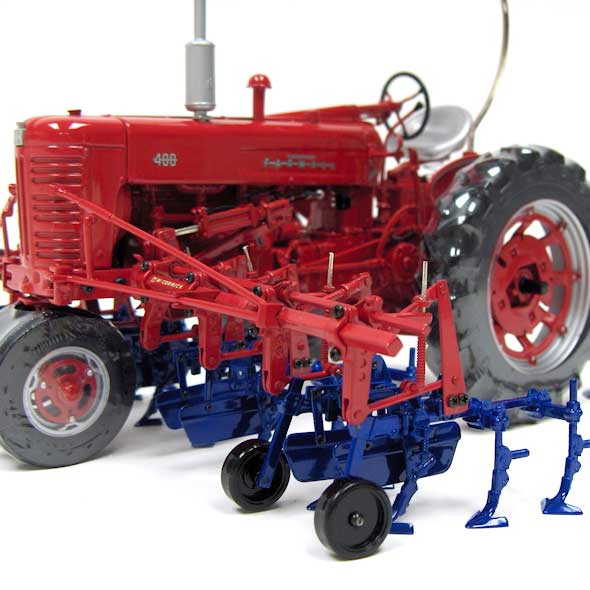 1/16 1954 Farmall 400 Tractor with Cultivators, 50th Anniversary, Precision Series by ERTL - Image 6