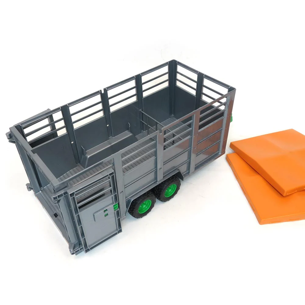 1/16 Livestock Trailer with 1 Cow by Bruder - Image 4