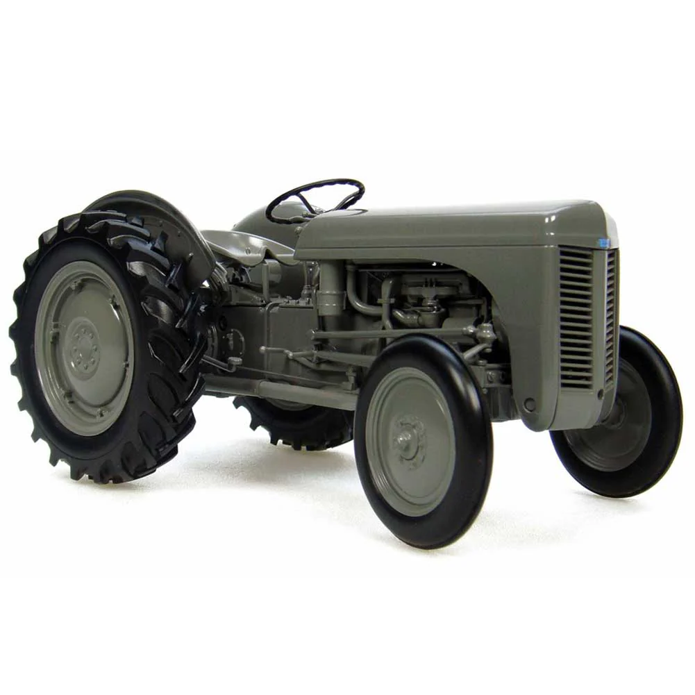 1/16 Massey Ferguson TEA-20 The Little Grey Tractor by Universal Hobbies - Image 2