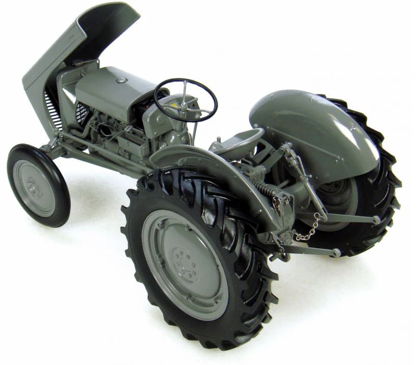 1/16 Massey Ferguson TEA-20 The Little Grey Tractor by Universal Hobbies - Image 3