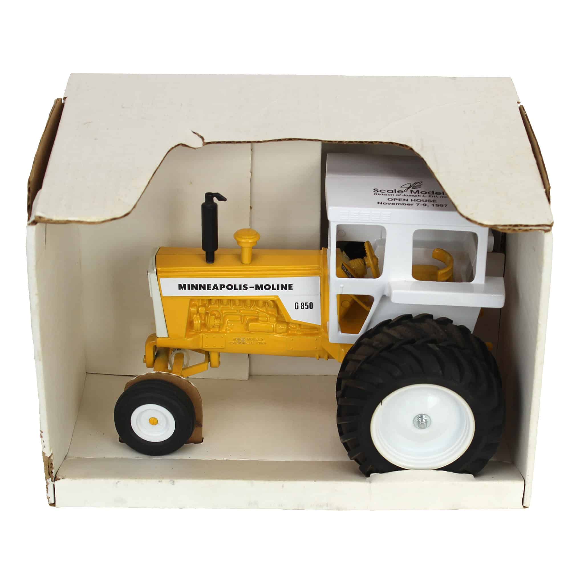 1/16 Minneapolis Moline G850 Tractor with Duals & Cab, Scale Models 1997 Open House