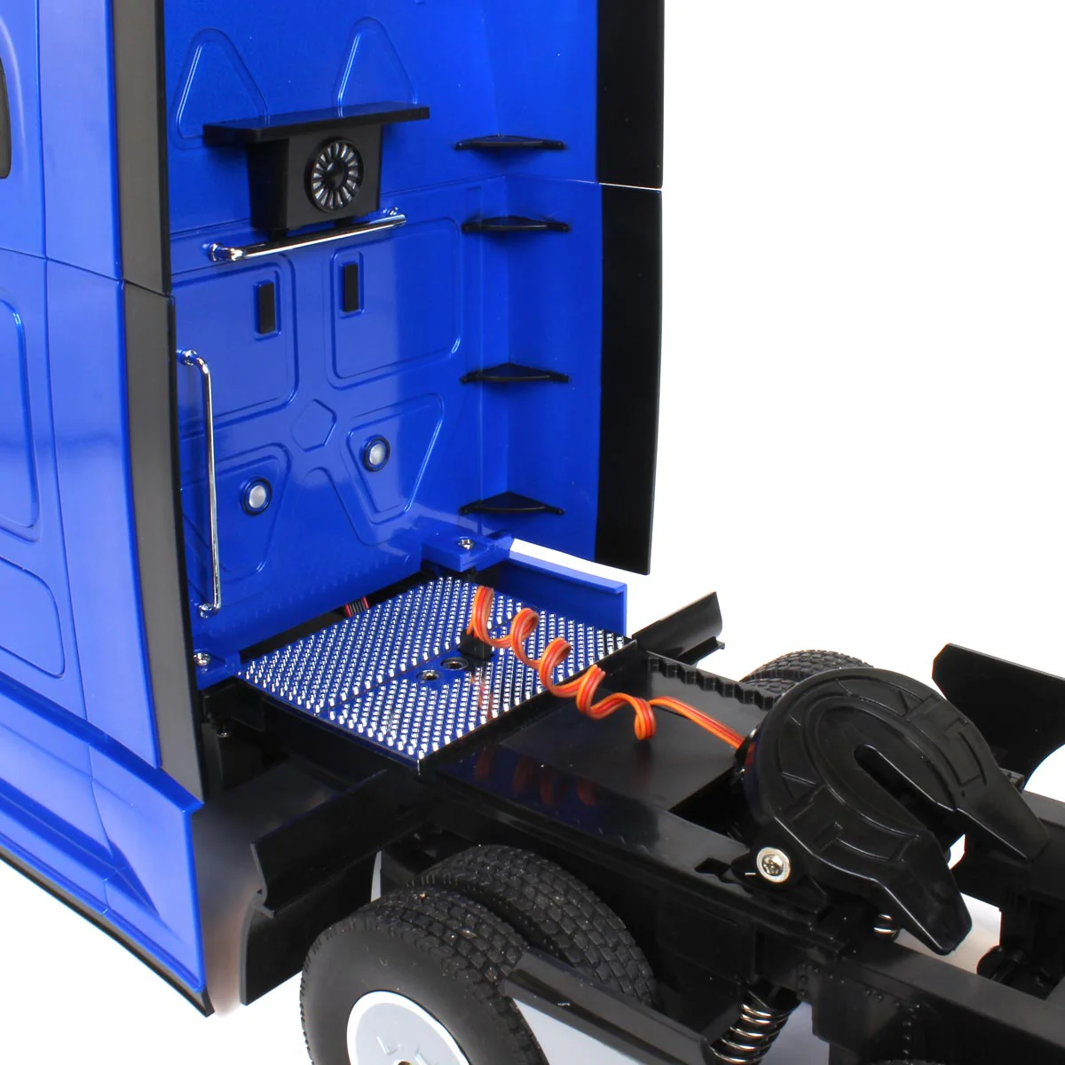1/16 Radio Control Freightliner Cascadia Truck with Raised Roof Sleeper Cab, Made of Durable Plastic - Image 6
