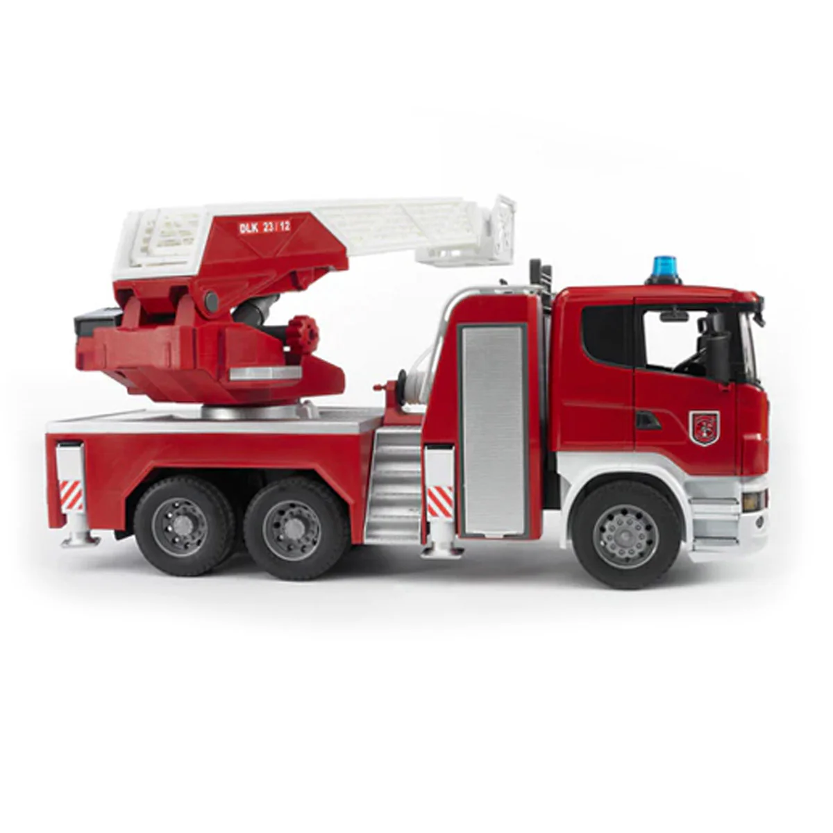 1/16 Scania Super 560R Fire Engine with Extendable Ladder, Water Pump and Lights & Sounds by Bruder - Image 4