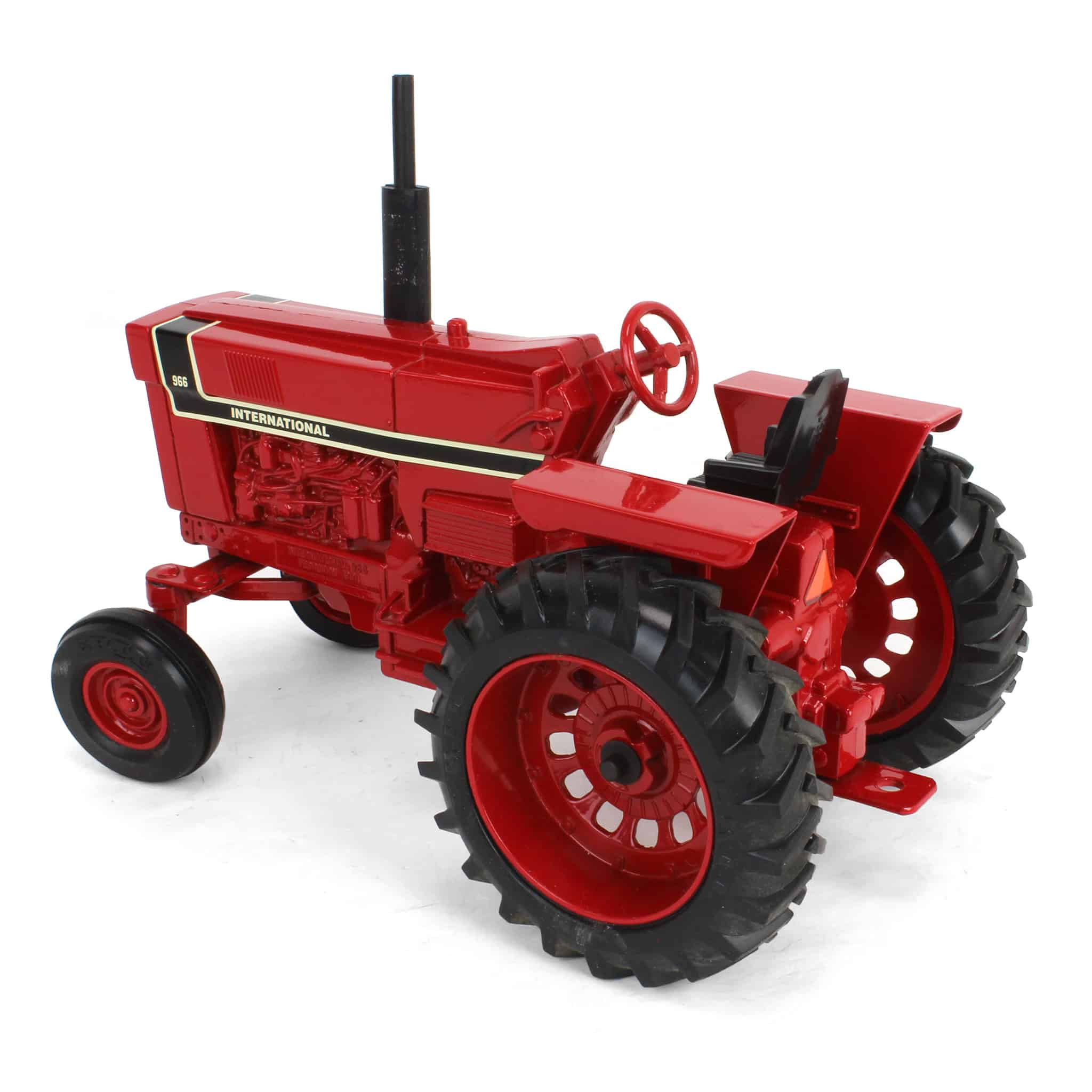 1/16 IH Farmall 966 Tractor with Black Stripe and Fenders, Special Edition by ERTL - Image 4